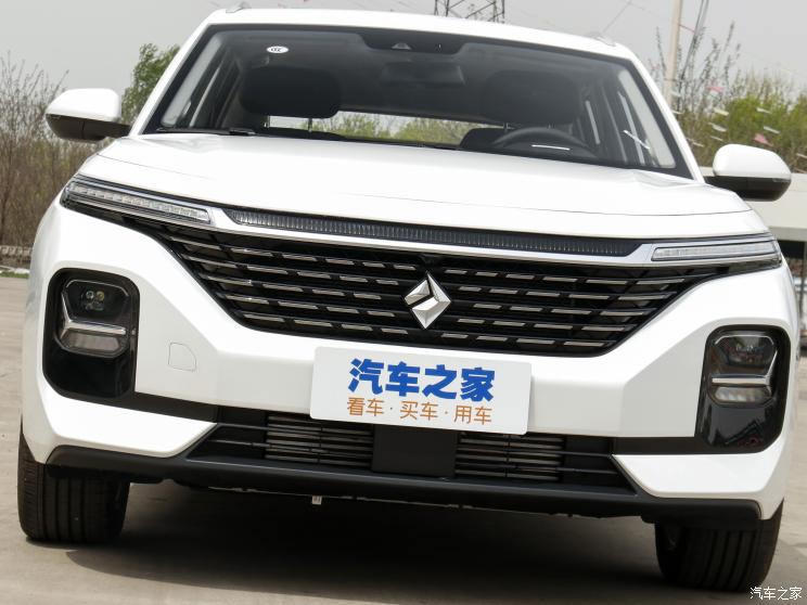上汽通用五菱 寶駿Valli 2021款 1.5T CVT伊犁牧場