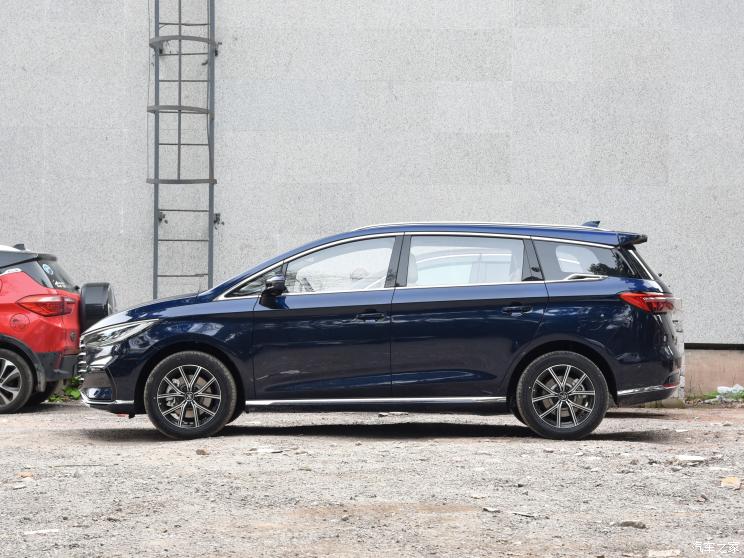 比亞迪 宋MAX新能源 2022款 DM-i 105KM 旗艦型