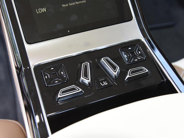 奧迪(進口) 奧迪A8 2022款 A8L Horch創始人版 雙色典藏型
