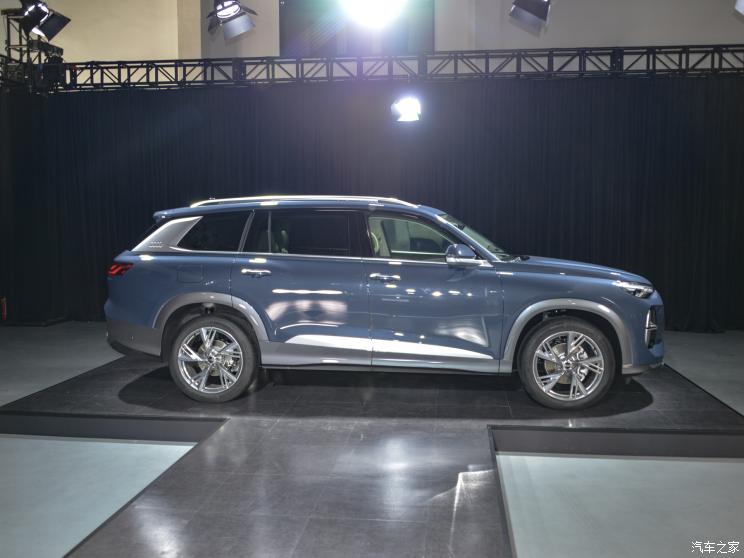 上汽奧迪 奧迪Q6 2022款 45 TFSI quattro 齊云型 羽林套裝 7座