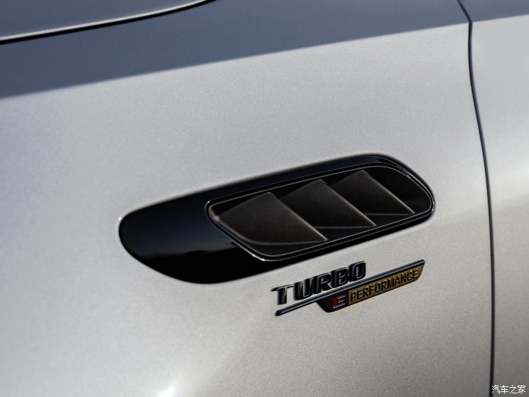 梅賽德斯-AMG 奔馳C級(jí)AMG新能源 2023款 AMG C 63 S 4MATIC