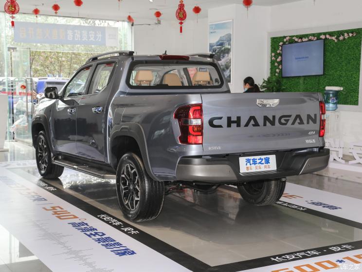 長(zhǎng)安汽車 長(zhǎng)安覽拓者 2023款 2.0T自動(dòng)四驅(qū)汽油旗艦型標(biāo)箱