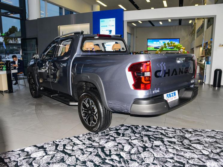 長(zhǎng)安汽車 長(zhǎng)安覽拓者 2023款 2.0T自動(dòng)兩驅(qū)汽油領(lǐng)航型標(biāo)箱