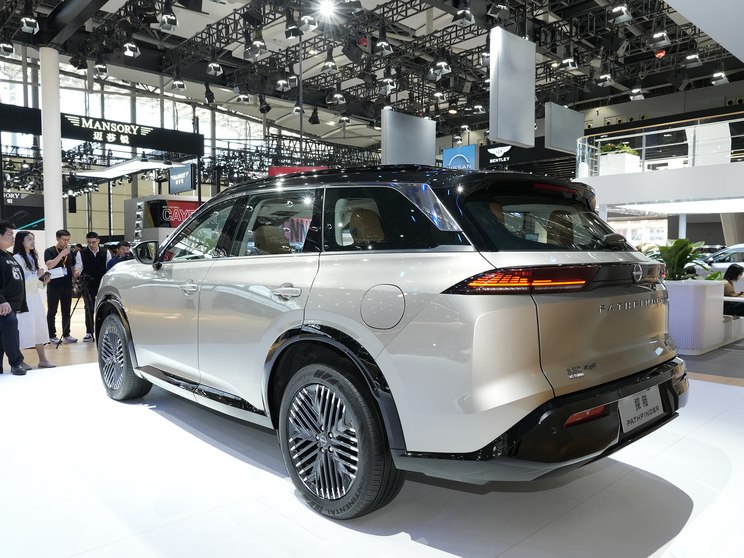 東風(fēng)日產(chǎn) 探陸 2024款 四驅(qū)基本型 6座