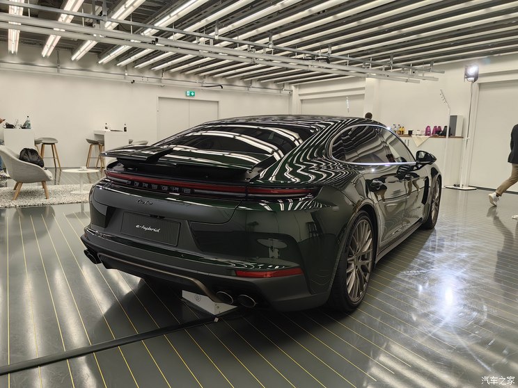保時捷 Panamera新能源 2024款  Panamera Turbo E-Hybrid 行政加長版 4.0T